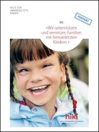 Titelseite des Vereinsprospekts: Ein lachendes Mädchen.
